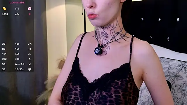 Snapshot of roxy_morrison_x chatting on July 31, 4:01 am roxy morrison x online show from July 31, 4:01 am