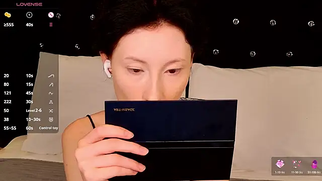 Snapshot of roxy_morrison_x chatting on August 3, 3:38 am roxy morrison x online show from August 3, 3:38 am
