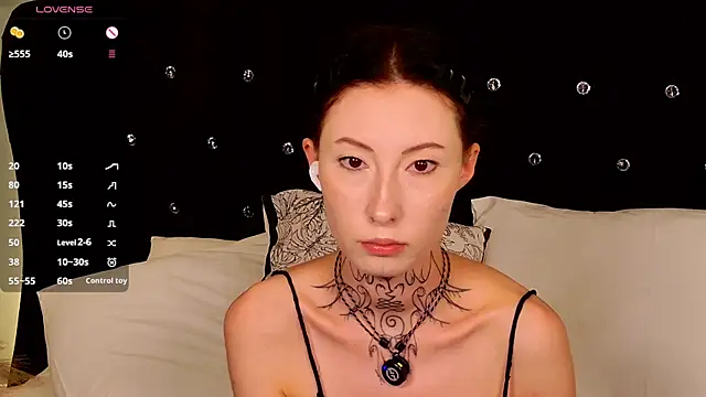 Snapshot of roxy_morrison_x chatting on August 3, 9:48 am roxy morrison x online show from August 3, 9:48 am