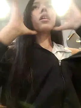 jadelaurent online show from February 28, 8:32 pm