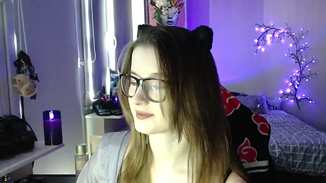 LunaXcherry online show from April 29, 4:44 pm