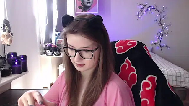 LunaXcherry online show from May 1, 9:03 am