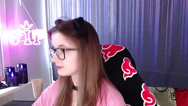 Snapshot of LunaXcherry chatting on June 22, 4:37 pm LunaXcherry online show from June 22, 4:37 pm