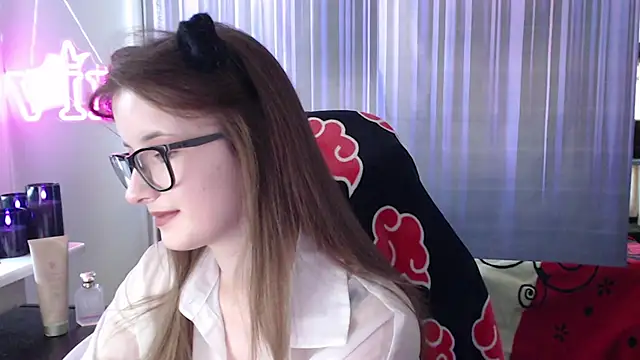 Snapshot of LunaXcherry chatting on June 25, 4:44 pm LunaXcherry online show from June 25, 4:44 pm