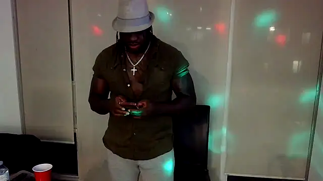 darkstallion7 online show from April 26, 7:28 am