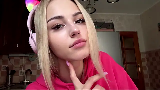 Snapshot of Evva_mayy chatting on March 7, 5:59 am Evva mayy online show from March 7, 5:59 am