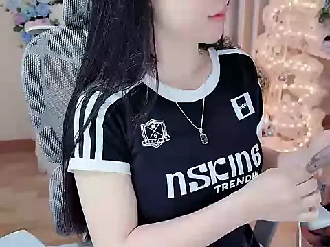 Snapshot of Agnelyn___ chatting on August 6, 11:12 am Agnelyn online show from August 6, 11:12 am