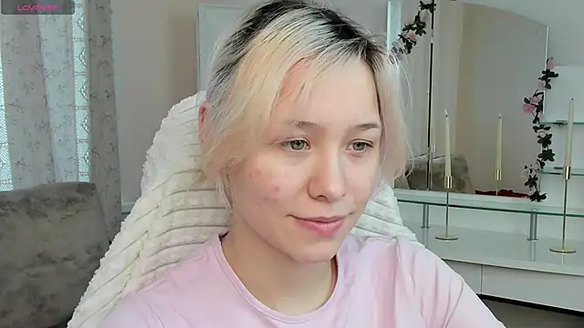 EmilyTrase online show from April 28, 1:15 am