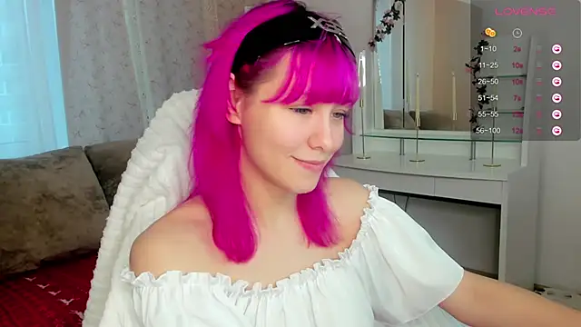 Snapshot of EmilyTrase chatting on May 10, 1:11 am EmilyTrase online show from May 10, 1:11 am