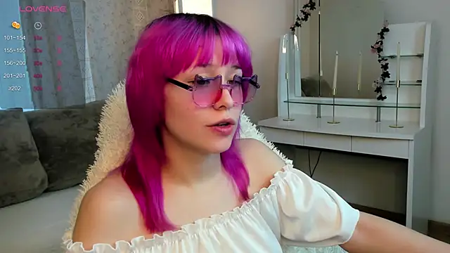 Snapshot of EmilyTrase chatting on May 17, 1:14 am EmilyTrase online show from May 17, 1:14 am