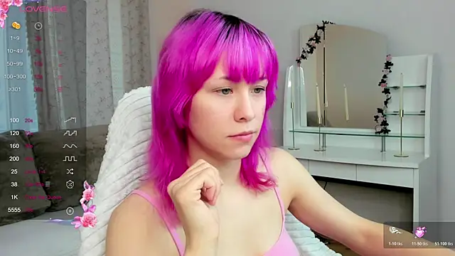 Snapshot of EmilyTrase chatting on May 19, 1:22 am EmilyTrase online show from May 19, 1:22 am