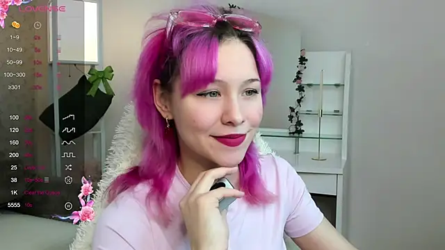 Snapshot of EmilyTrase chatting on May 21, 1:12 am EmilyTrase online show from May 21, 1:12 am