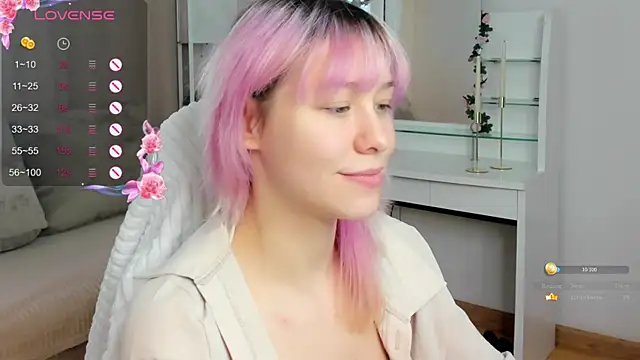 Snapshot of EmilyTrase chatting on June 6, 1:11 am EmilyTrase online show from June 6, 1:11 am