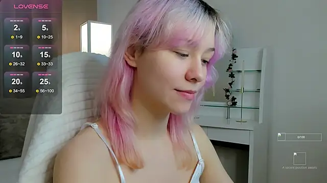 Snapshot of EmilyTrase chatting on June 12, 1:15 am EmilyTrase online show from June 12, 1:15 am