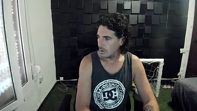 Snapshot of joaquin420_hot chatting on June 24, 8:35 am joaquin420 hot online show from June 24, 8:35 am