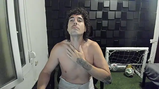 Snapshot of joaquin420_hot chatting on June 26, 8:46 pm joaquin420 hot online show from June 26, 8:46 pm