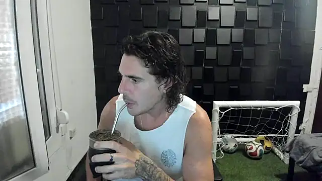 Snapshot of joaquin420_hot chatting on June 28, 6:08 am joaquin420 hot online show from June 28, 6:08 am