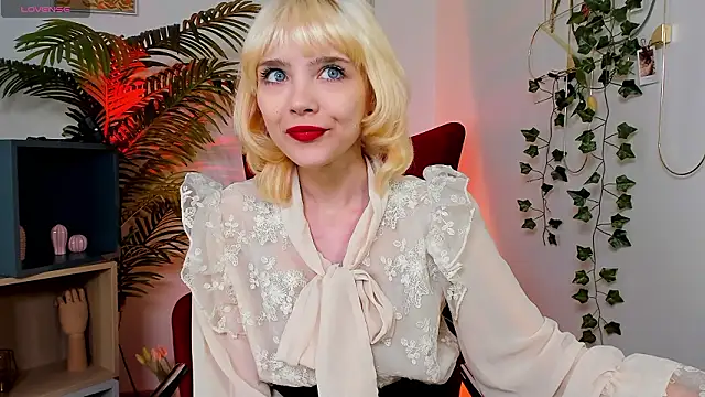 Snapshot of wow_angel chatting on March 7, 5:37 am wow angel online show from March 7, 5:37 am