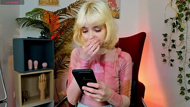 Snapshot of wow_angel chatting on March 8, 5:22 am wow angel online show from March 8, 5:22 am