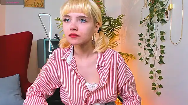 Snapshot of wow_angel chatting on March 13, 5:47 am wow angel online show from March 13, 5:47 am