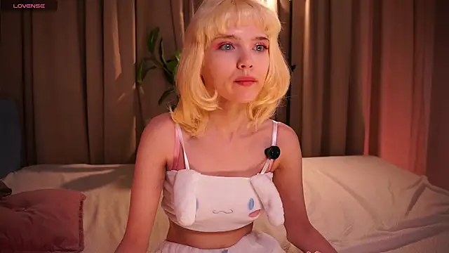 Snapshot of wow_angel chatting on March 14, 5:35 am wow angel online show from March 14, 5:35 am