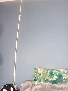 Sweet-Bella17 online show from July 9, 4:49 am