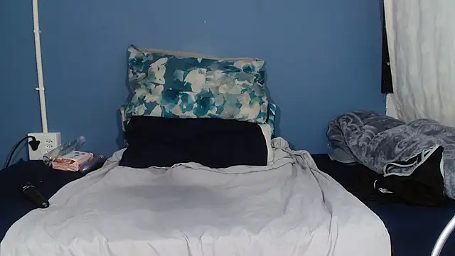 Sweet-Bella17 online show from July 31, 3:50 am