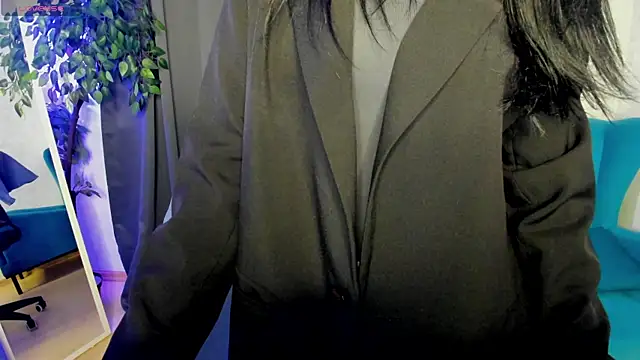 Snapshot of little__isabel chatting on May 18, 1:35 am little isabel online show from May 18, 1:35 am