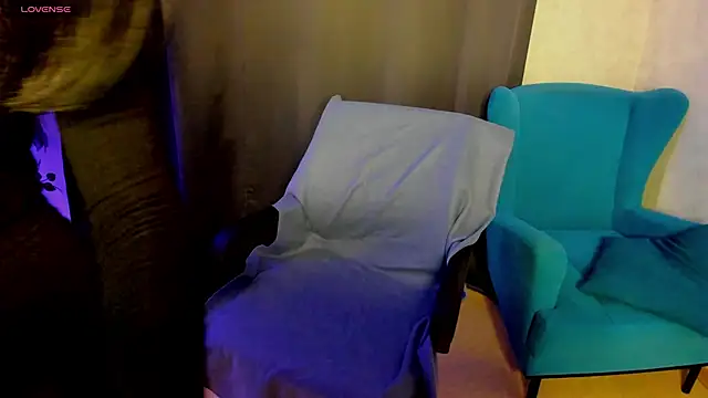 Snapshot of little__isabel chatting on May 20, 1:34 am little isabel online show from May 20, 1:34 am