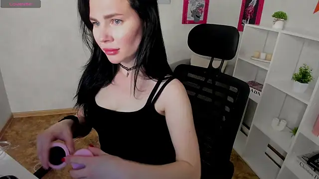 Snapshot of little__isabel chatting on June 3, 8:06 am little isabel online show from June 3, 8:06 am