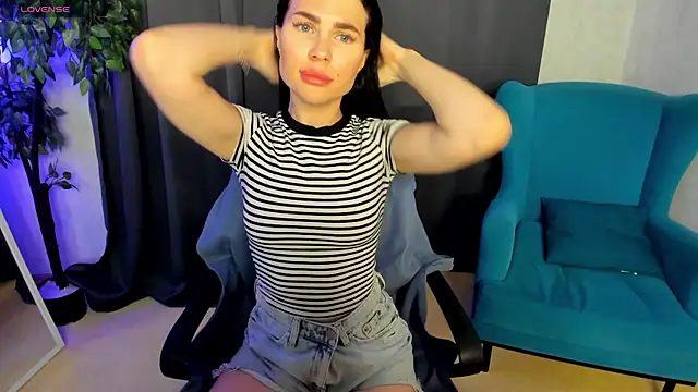 Snapshot of little__isabel chatting on July 2, 8:09 am little isabel online show from July 2, 8:09 am