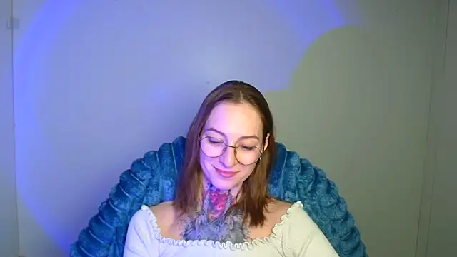 Esmi Winter online show from February 24, 6:33 am