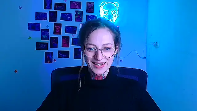 Esmi Winter online show from March 13, 6:20 am