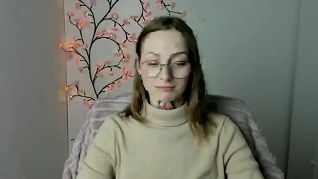 Esmi Winter online show from April 30, 8:57 pm