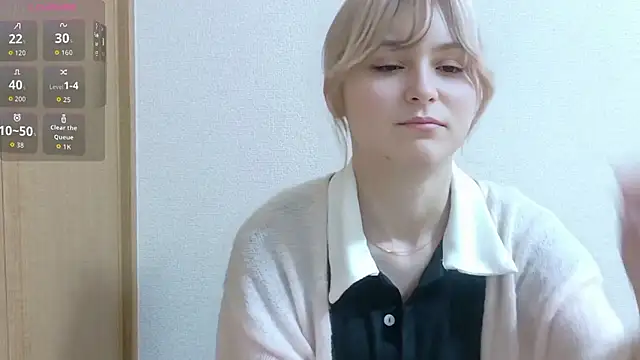 Snapshot of e_ri_ka93 chatting on May 26, 1:29 pm e ri ka93 online show from May 26, 1:29 pm
