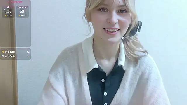 Snapshot of e_ri_ka93 chatting on June 13, 1:31 pm e ri ka93 online show from June 13, 1:31 pm