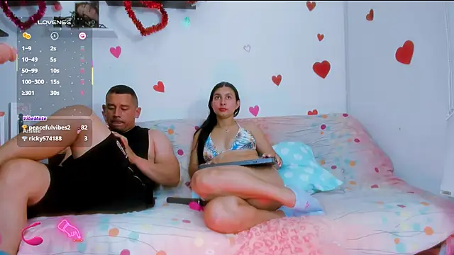 mystery couple0 online show from March 4, 11:00 pm