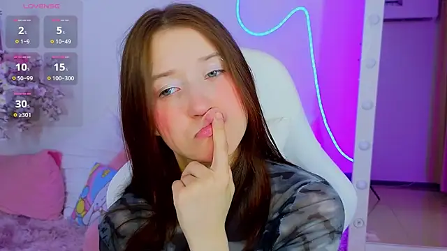 MmollyMay online show from May 4, 10:00 am