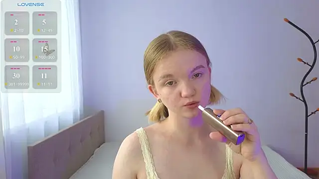 Snapshot of StellaBunny chatting on June 11, 4:32 am StellaBunny online show from June 11, 4:32 am