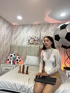 Brisa Silva online show from June 19, 11:58 am