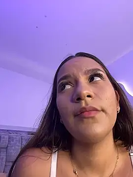 Snapshot of amara_wet04 chatting on July 4, 5:46 am amara wet04 online show from July 4, 5:46 am