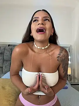 Snapshot of amara_wet04 chatting on July 26, 7:37 am amara wet04 online show from July 26, 7:37 am