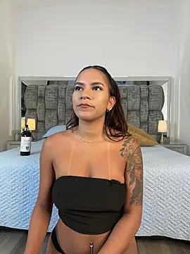 Snapshot of amara_wet04 chatting on July 27, 6:42 am amara wet04 online show from July 27, 6:42 am