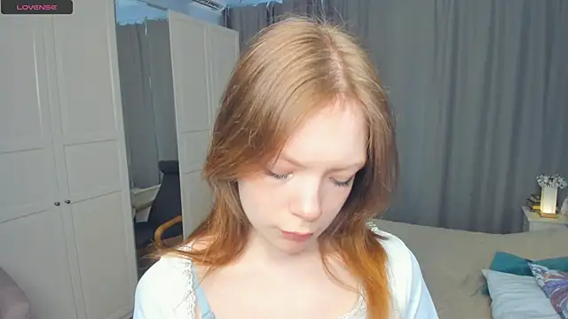 Snapshot of LavenderMitten chatting on June 11, 6:00 am LavenderMitten online show from June 11, 6:00 am