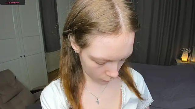 Snapshot of LavenderMitten chatting on August 3, 5:39 am LavenderMitten online show from August 3, 5:39 am