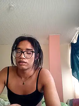 Snapshot of horny_brii chatting on June 2, 8:44 pm horny brii online show from June 2, 8:44 pm