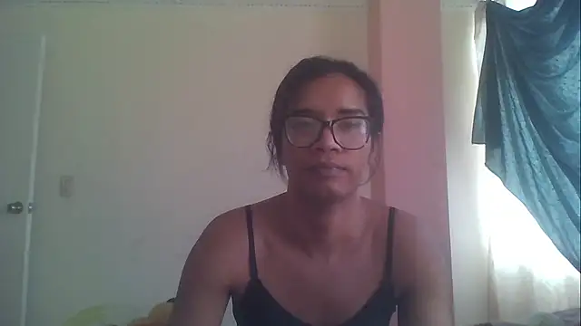 Snapshot of horny_brii chatting on June 12, 5:45 pm horny brii online show from June 12, 5:45 pm