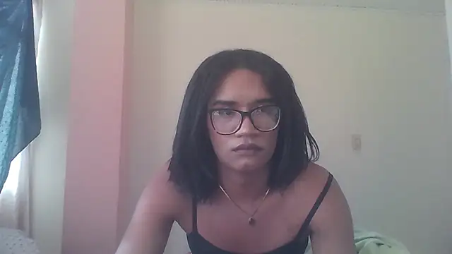 Snapshot of horny_brii chatting on June 23, 10:19 pm horny brii online show from June 23, 10:19 pm