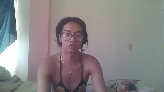 Snapshot of horny_brii chatting on July 4, 4:46 pm horny brii online show from July 4, 4:46 pm