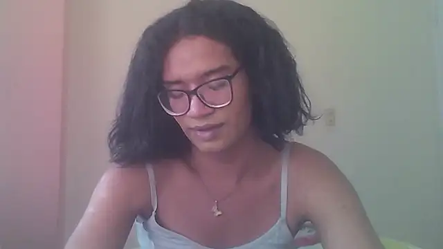 Snapshot of horny_brii chatting on July 28, 9:47 pm horny brii online show from July 28, 9:47 pm